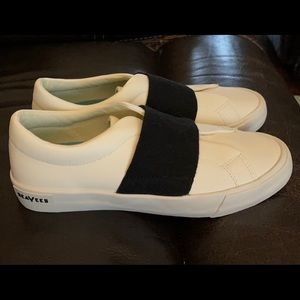 Women’s SeaVees Gallery Gore 9.5